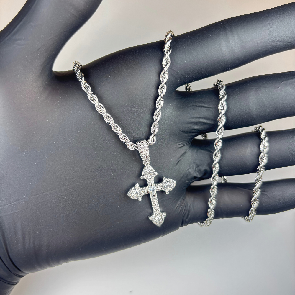 TEMPLAR CROSS PENDANT - WHITE GOLD